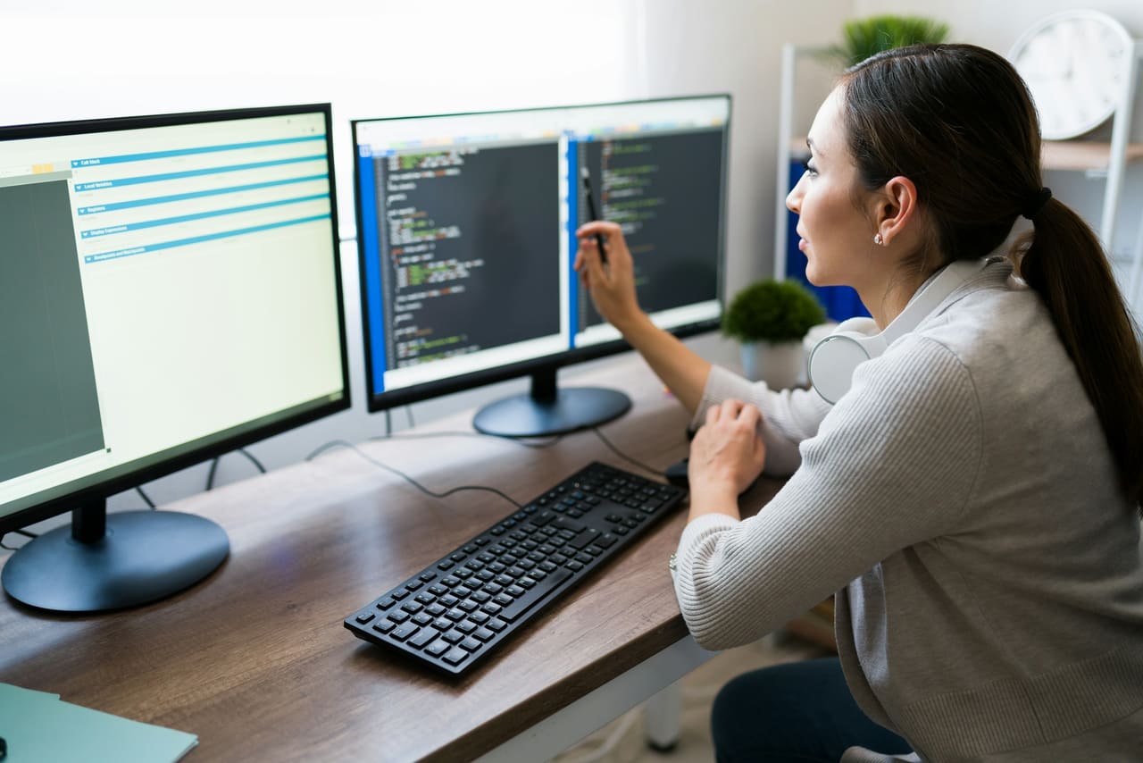 Datenschutz strukturell im Code verankert: Software-Engineering-Arbeitsplatz